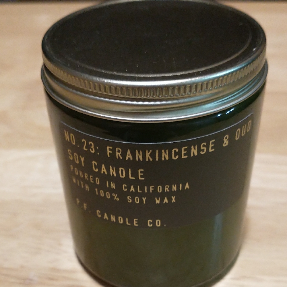 No. 23 Frankincense & Oud Soy Candle - Dark Green